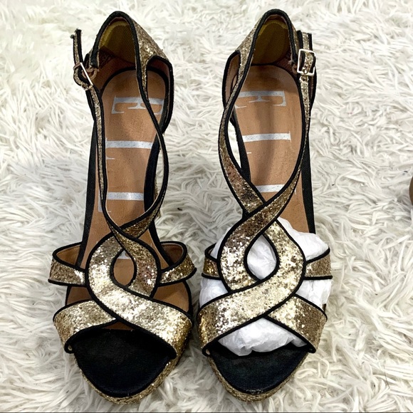 Elle Heels - Picture 2 of 9